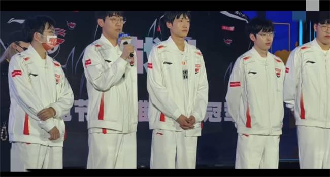 【一竞技1JingJi】LOL:LOL双冠辅助官宣退役 AL鏖战五局击败GEN夺冠!